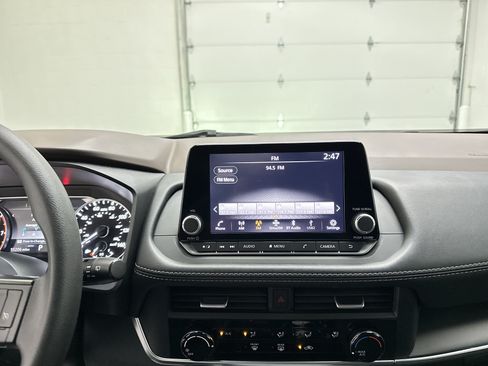 Used 2023 Nissan Rogue S AWD/4WD image 26