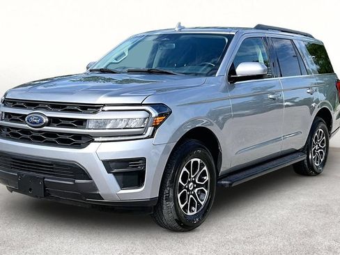 Used 2024 Ford Expedition XLT AWD/4WD image 12