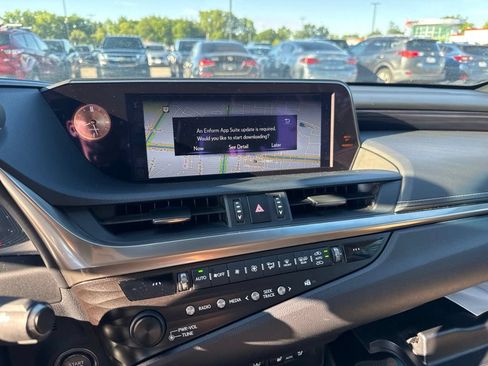 Used 2019 Lexus ES 350 Ultra Luxury w/ Accessory Package 2 FWD image 8