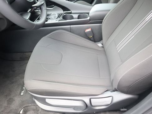 New 2025 Hyundai Elantra SEL FWD image 16