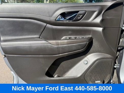 Used 2021 GMC Acadia SLT FWD image 24