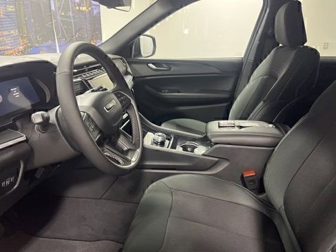 New 2025 Jeep Grand Cherokee Laredo image 10