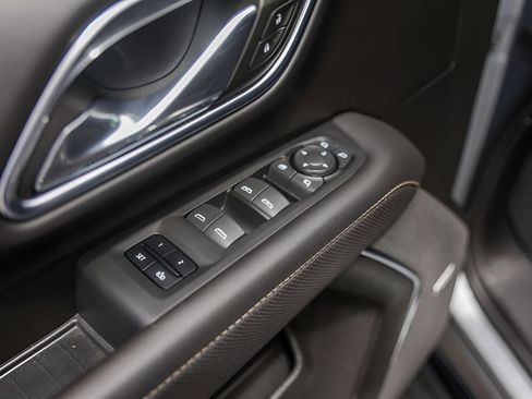 Used 2023 GMC Yukon SLT w/ SLT Luxury Package RWD image 22
