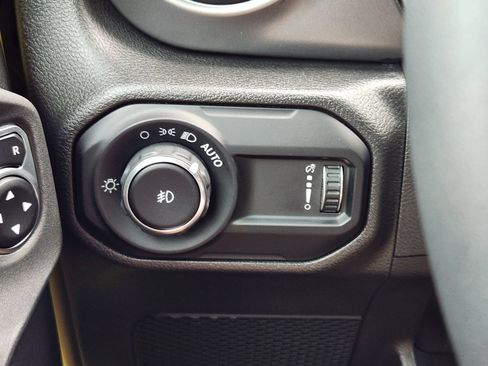 Used 2023 Jeep Wrangler Unlimited Sport AWD/4WD image 25