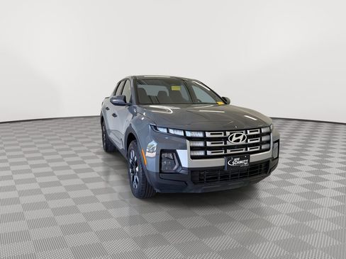 Used 2025 Hyundai Santa Cruz SE AWD/4WD image 3