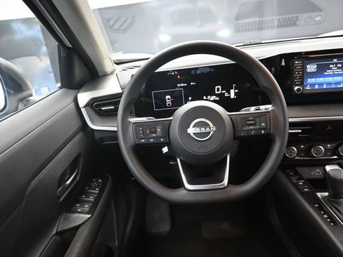 Used 2025 Nissan Kicks S AWD/4WD image 29