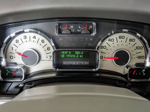 Used 2014 Ford Expedition EL Limited w/ Equipment Group 301A AWD/4WD image 18