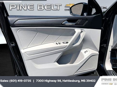 Used 2024 Volkswagen Tiguan SE R-Line FWD image 17