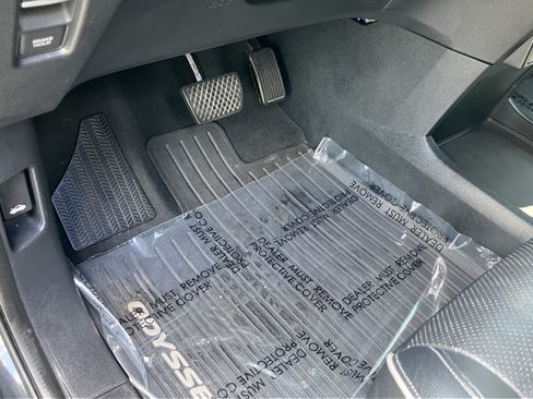 Used 2023 Honda Odyssey Elite image 17