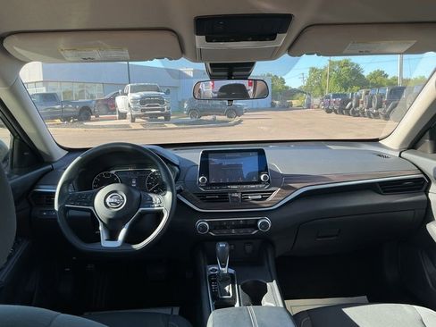 Used 2025 Nissan Altima 2.5 SV FWD image 26