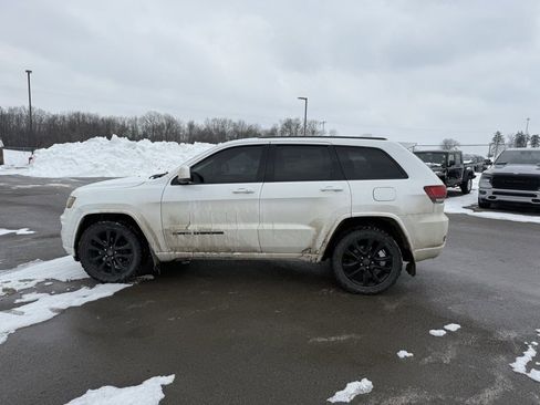 Used 2019 Jeep Grand Cherokee Altitude image 9