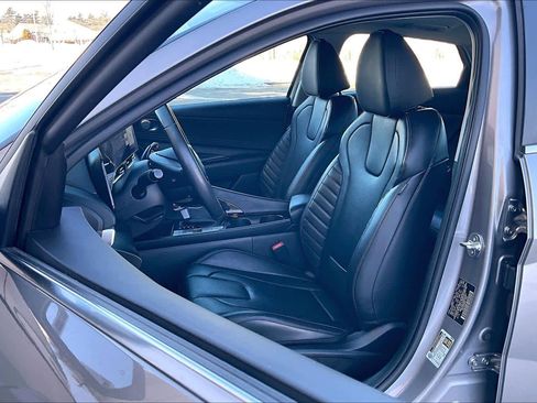Used 2024 Hyundai Elantra Limited image 9