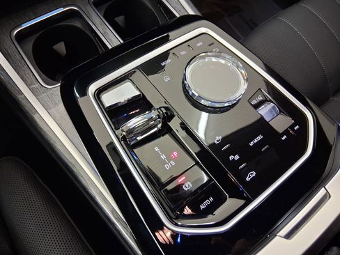 Used 2023 BMW 760i xDrive image 16