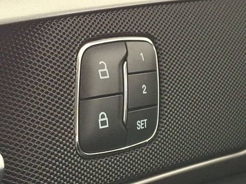 Used 2018 Ford Fusion SE w/ Fusion SE Technology Package FWD image 25