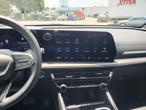 Used 2026 Chevrolet Traverse LT AWD/4WD image 15