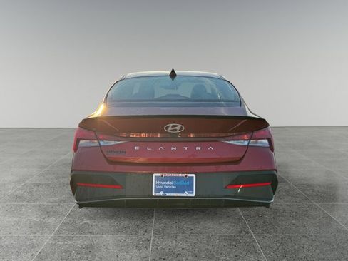Certified 2025 Hyundai Elantra Sport image 4