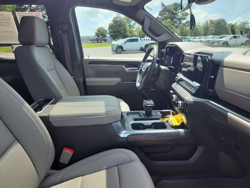 Certified 2025 GMC Sierra 1500 SLT w/ SLT Premium Plus Package AWD/4WD image 10