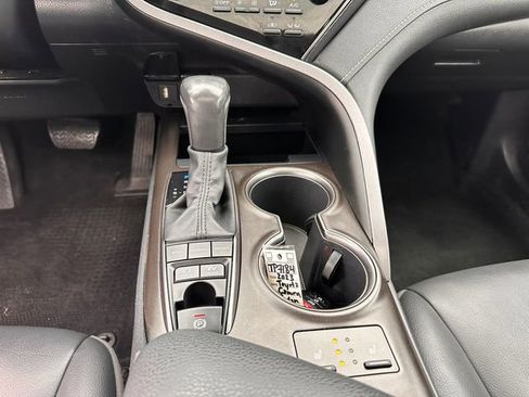 Used 2023 Toyota Camry SE w/ Cold Weather Package FWD image 21