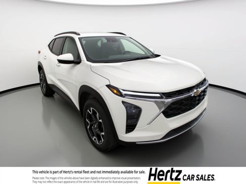 Used 2025 Chevrolet Trax LT FWD image 1