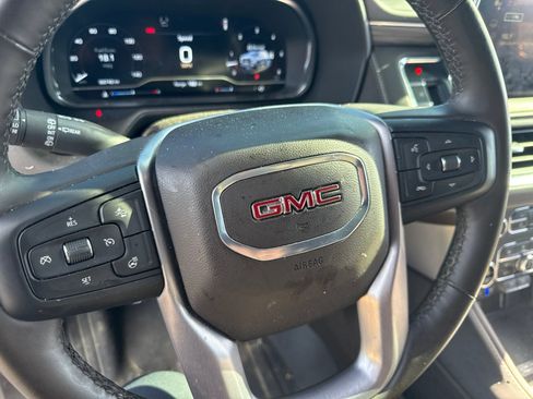 Used 2024 GMC Yukon SLT w/ SLT Luxury Package AWD/4WD image 17