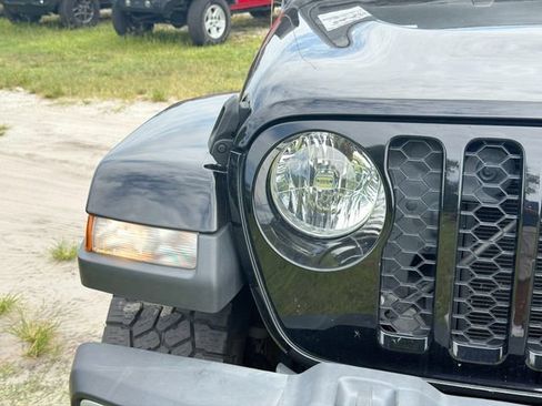 Used 2023 Jeep Gladiator Sport AWD/4WD image 9