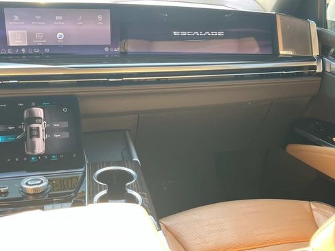 Used 2025 Cadillac Escalade Premium Luxury w/ Touring Package AWD/4WD image 15