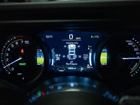 Used 2025 Jeep Wrangler Unlimited Sahara w/ Safety Group AWD/4WD image 16