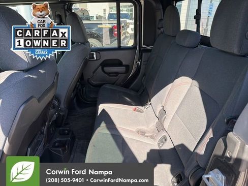 Used 2024 Jeep Gladiator Rubicon w/ Technology Group image 10