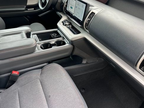 Used 2025 Ford Expedition Active AWD/4WD image 22
