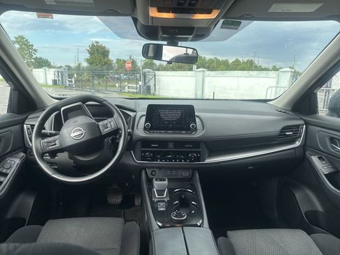 Used 2025 Nissan Rogue SV image 9