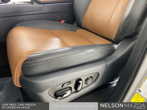 Used 2024 Lexus GX 550 w/ Accessory Package (2T) AWD/4WD image 25