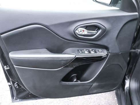 Used 2019 Jeep Cherokee Latitude Plus FWD image 26