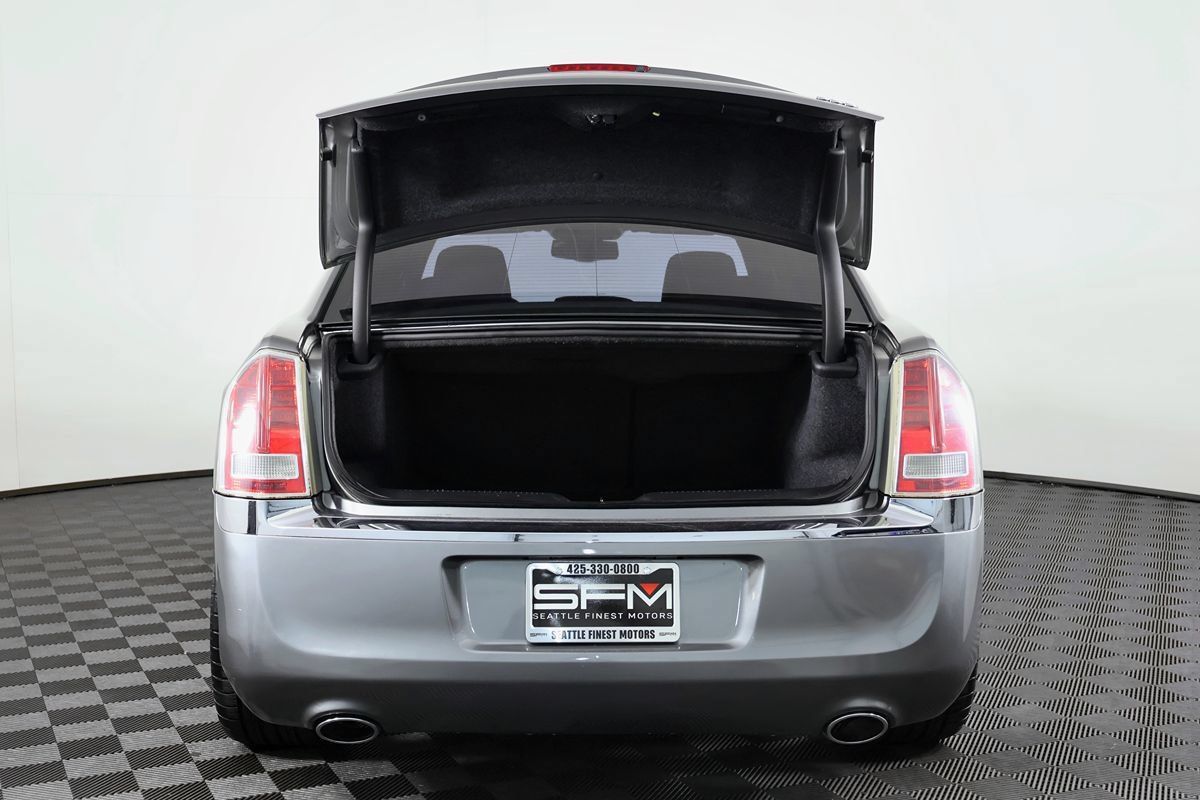 Used 2012 Chrysler 300 RWD image 11