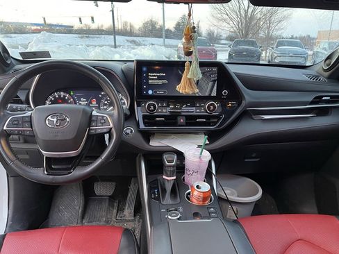 Used 2023 Toyota Highlander XSE image 7