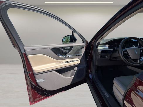 Used 2020 Lincoln Corsair FWD w/ Premium Package image 15