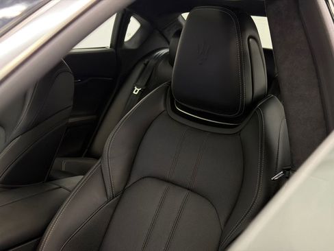 Used 2022 Maserati Quattroporte Modena RWD image 14