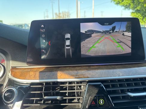 Used 2019 BMW 530e image 13