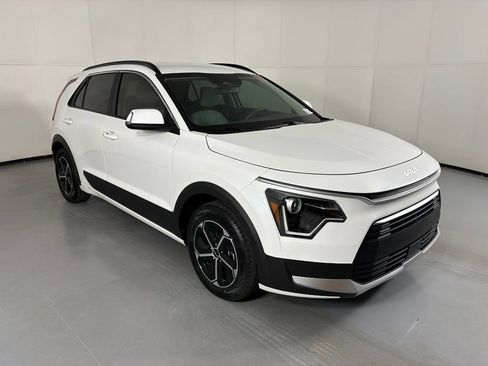 Used 2024 Kia Niro EX FWD image 2