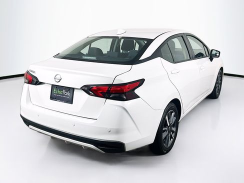 Used 2025 Nissan Versa SV FWD image 9