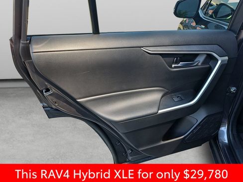 Used 2022 Toyota RAV4 XLE AWD/4WD image 35