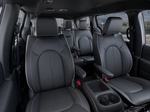 New 2025 Chrysler Pacifica Select w/ Uconnect Theater Family Group image 16