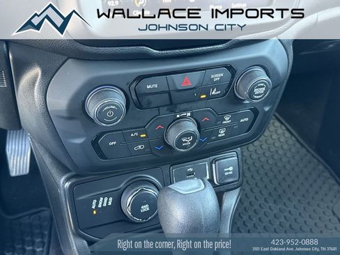 Used 2022 Jeep Renegade Latitude AWD/4WD image 27