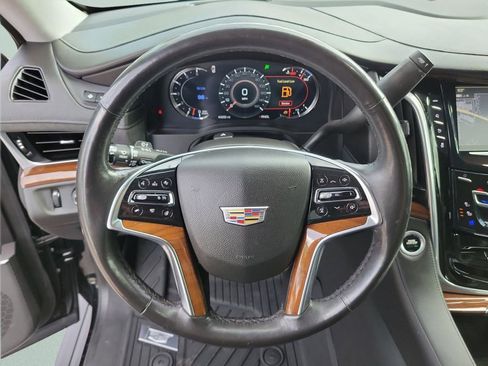 Used 2020 Cadillac Escalade Premium Luxury RWD image 27