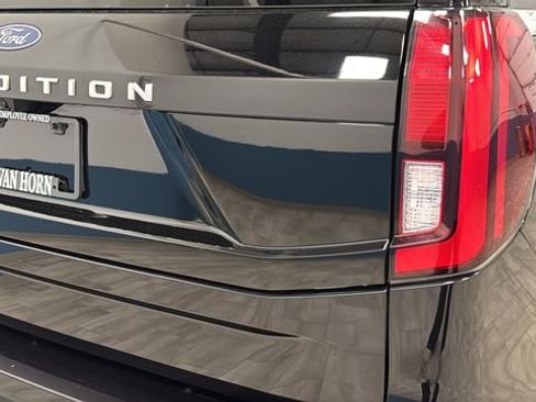 Used 2025 Ford Expedition Active AWD/4WD image 41