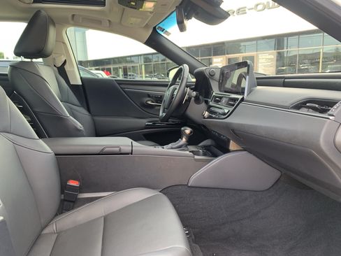 Used 2025 Lexus ES 300h w/ Premium Package FWD image 35