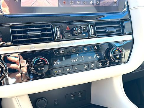 New 2026 Nissan Pathfinder SL image 23