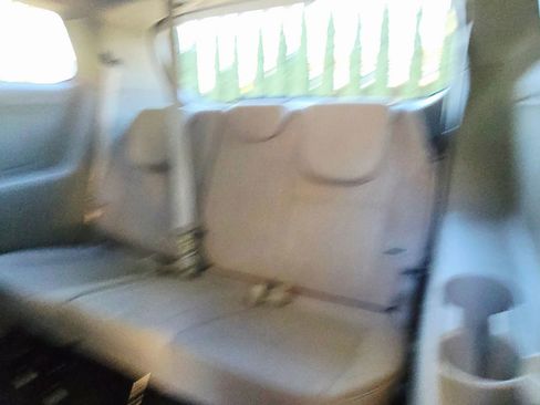 Used 2020 Kia Sedona LX image 37