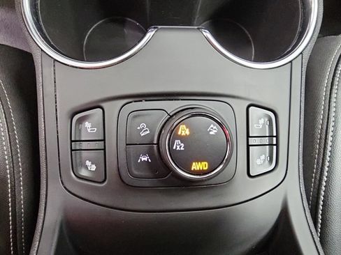 Used 2024 GMC Terrain SLT AWD/4WD image 21