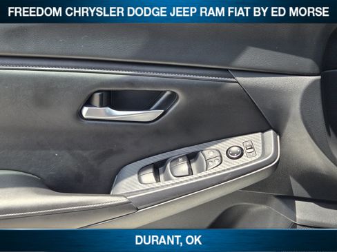 Used 2024 Nissan Sentra SV FWD image 17