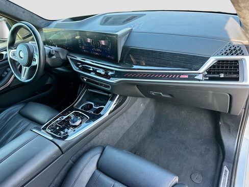 Used 2025 BMW X7 M60i w/ Executive Package image 35